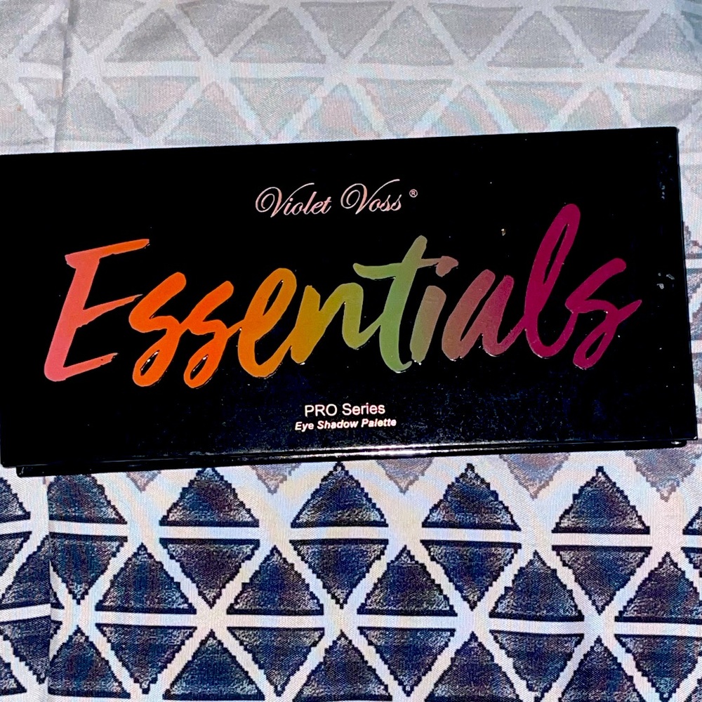 Violet Voss Essentials - Pro Series EyeShadow Pallete